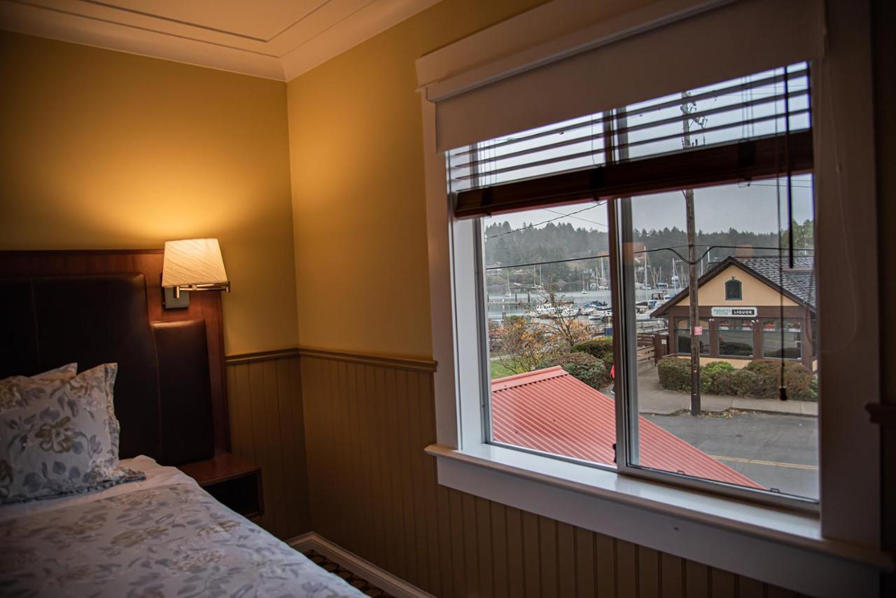 Salt Spring Inn Ganges Eksteriør billede