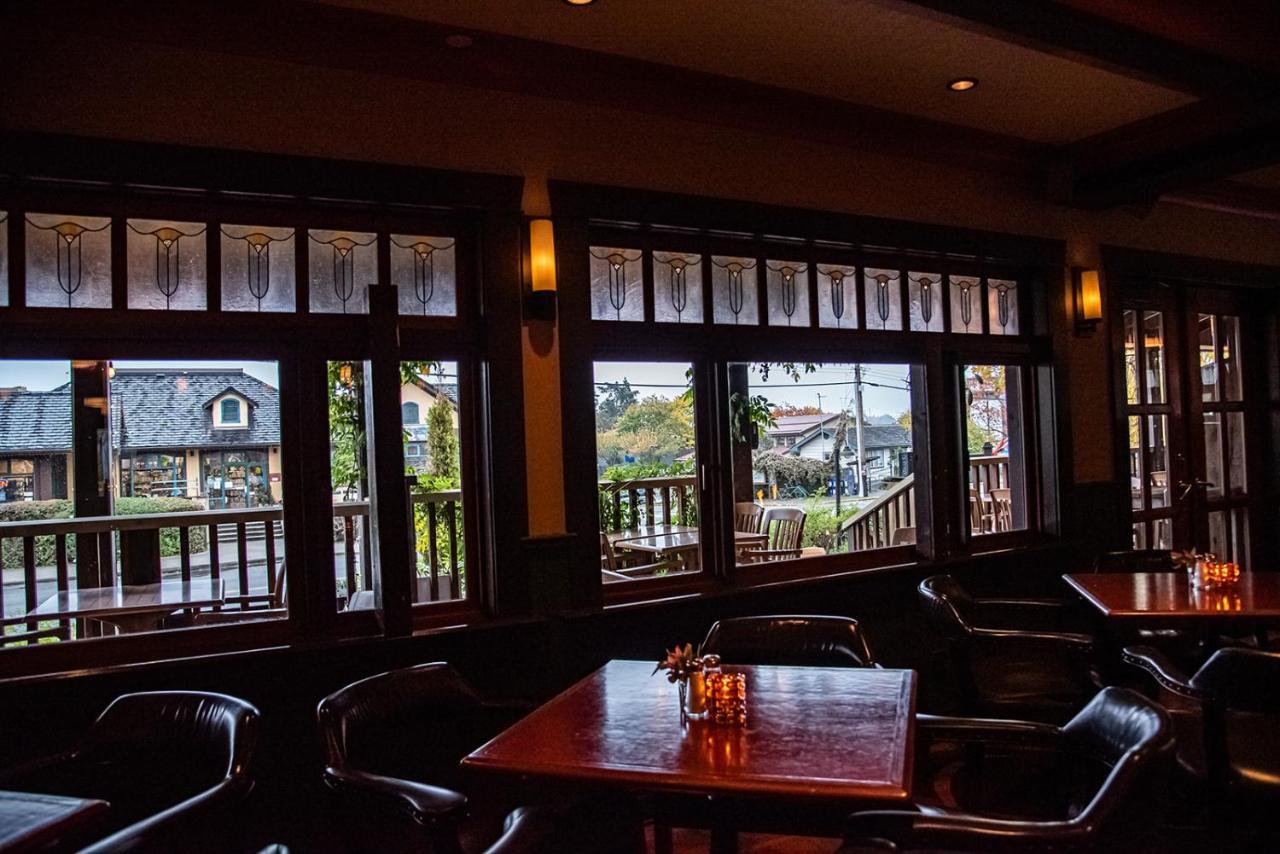 Salt Spring Inn Ganges Eksteriør billede