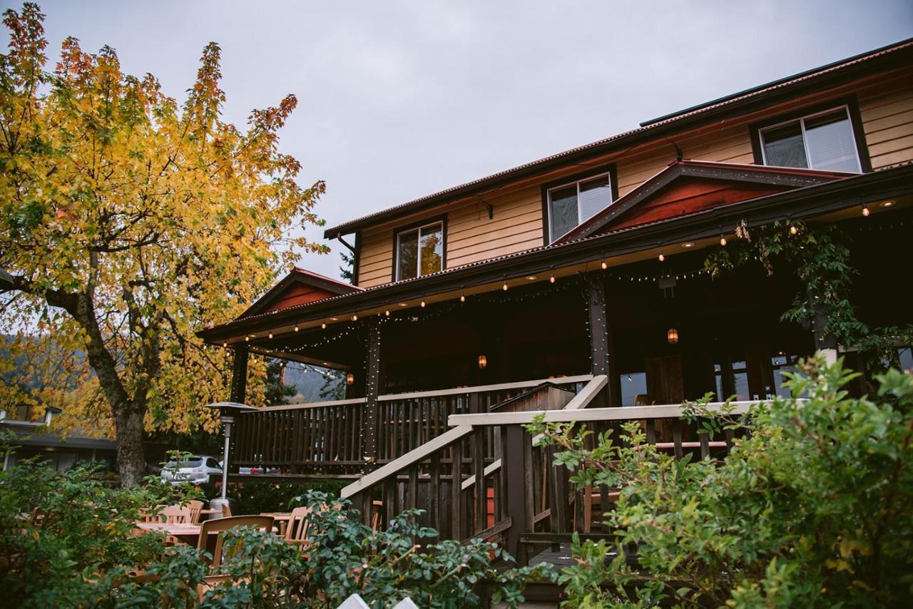 Salt Spring Inn Ganges Eksteriør billede